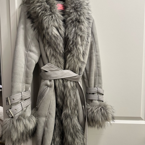 azalea wang Jackets & Blazers - Azalea wang belted Trench Coat with Fur Trim